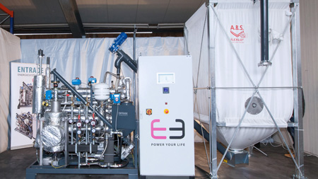 Entrade AG E3 Mikro Biomasse Generator mit Pelletsbehaelter