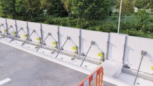 Geh- und Radwege werden zu Hochwasserschutzbarrieren 1 Hochwasserschutz GWF