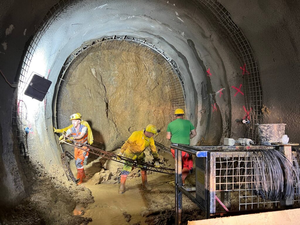 Innsbrucker Wasser für Generationen 2 IKB Alpe Pipe Systems 2023_IKB_Topthemen_Erhalt-Infrastruktur_Trinkwasserstollen (2)