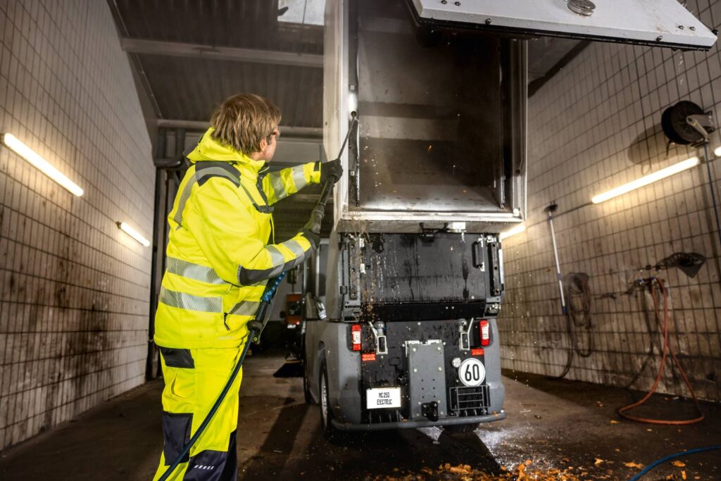 Kärcher MC_250_e!ectric_waste_container_municipal_service_app_02_CI20