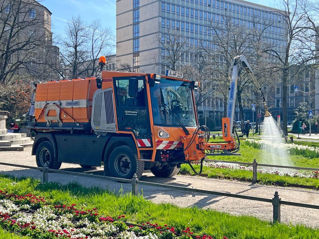 Smarte Bewässerung stärkt Augsburgs Stadtgrün 1 Augsburg Gießfahrzeug