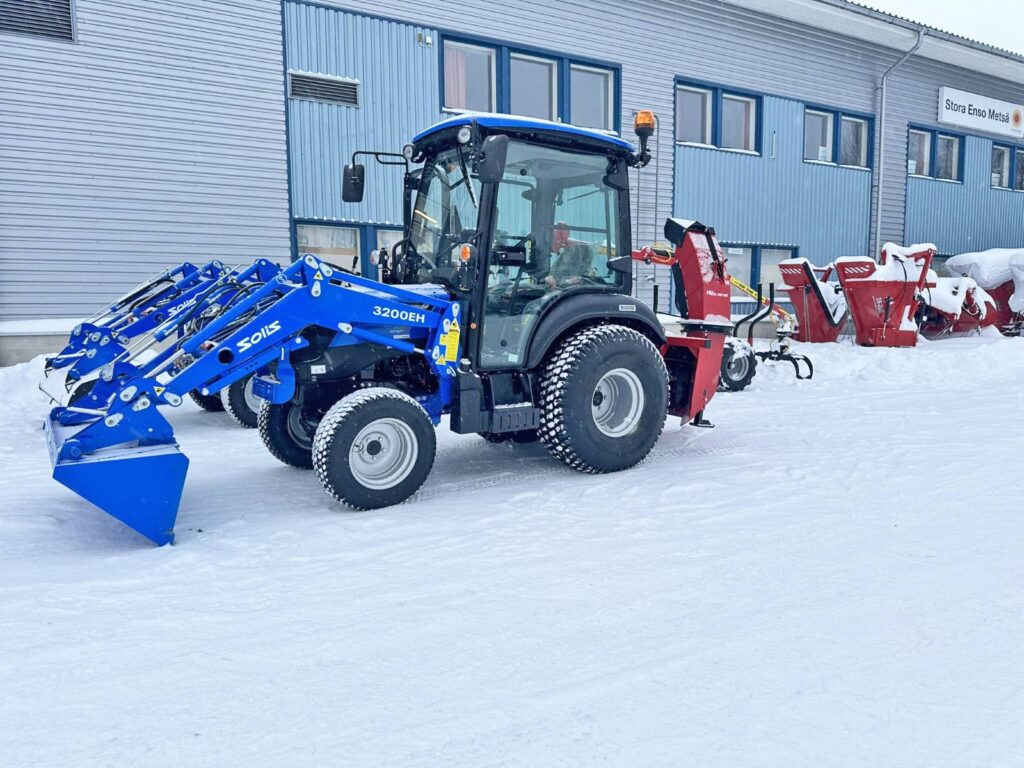 Solis Tractor in Ice4