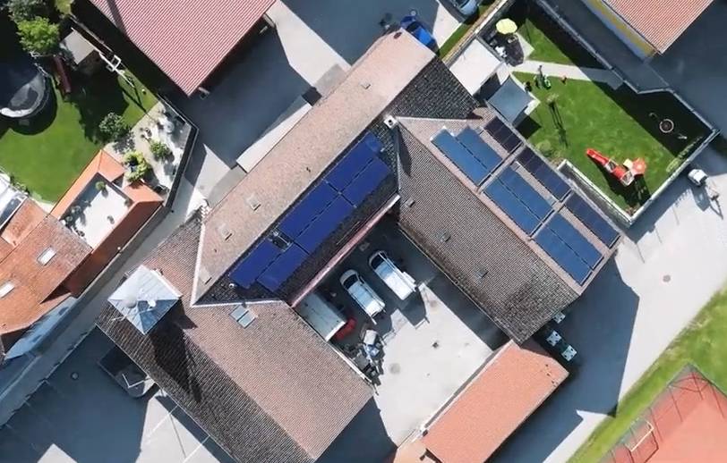 Solarwärme macht regionale Heizwerke fit für die Zukunft 1 Dachanlage in Windhaag