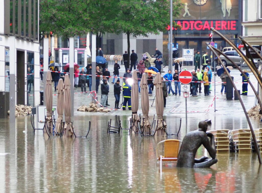 Hochwasser Passau High Contrast Passau_-_Hochwasser_2013_-_Ludwigsstraße_(4)