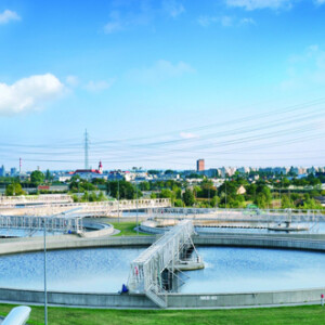 Nachklärbecken der Hauptkläranlage Wien. Mehr als 6.000 Liter Abwasser pro Sekunde gelangen in die Anlage. EBS Simmering