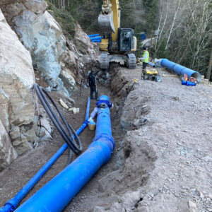 Parallel zur neuen Wasserversorgungsleitung wurde in den beiden Gemeinden Jenesien und Sarntal auch eine Trinkwasserleitung mitverlegt. Erstmalig werden damit auch entlegenere Höfe ans Trinkwassernetz angeschlossen. Trinkwasserleitung, Jenesien, Sarntal