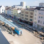 Nachdem die Teams vom Kremsmüller Rohrleitungsbau eine Vielzahl an Fernwärme-Projekten abgewickelt haben, ist die Arbeit am traditionsreichen Platz der eigenen Heimatstadt ein besonderer Auftrag. Kaiser-Josef-Platz Rohrleitungsbau Kremsmüller Wels