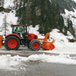 Bis zu einer Räumhöhe von 1,2 Meter schafft die kräftige Schneefrässchleuder KFS 850. Schneefrässchleuder KFS 850