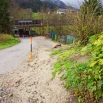 Aufgrund der nur skizzenhaften Aufzeichnungen ist das Auffinden von alten Leitungen nicht immer einfach. An dieser Stelle wurden die Rohre entlang der Straße lokalisiert. Trinkwasserversorgung Ebenau