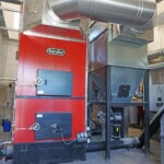 Die beiden Heizkessel von Binder – im Sommer ist nur einer in Betrieb – verfügen gemeinsam über eine Leistung von 3.750 kW. Heizwerk Seekirchen