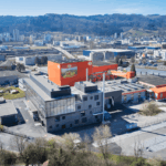 Seit 2016 produziert ein BHKW wertvollen Strom aus erneuerbarer Energie für den schweizerischen Chips-Produzenten Zweifel. Zweifel Pomy