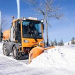 Die Schmalspurgeräteträger von Hansa können wie im Bild sichtbar konventionell als Linkslenker ausgestattet sein oder auch als Rechtslenker – das kann je nach Einsatzgebiet eine Arbeitserleichterung darstellen. HANSA_Pappas