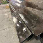 Das vormals genutzte Schild mit gerader Verschleißschiene Schild mit gerader Verschleisschiene